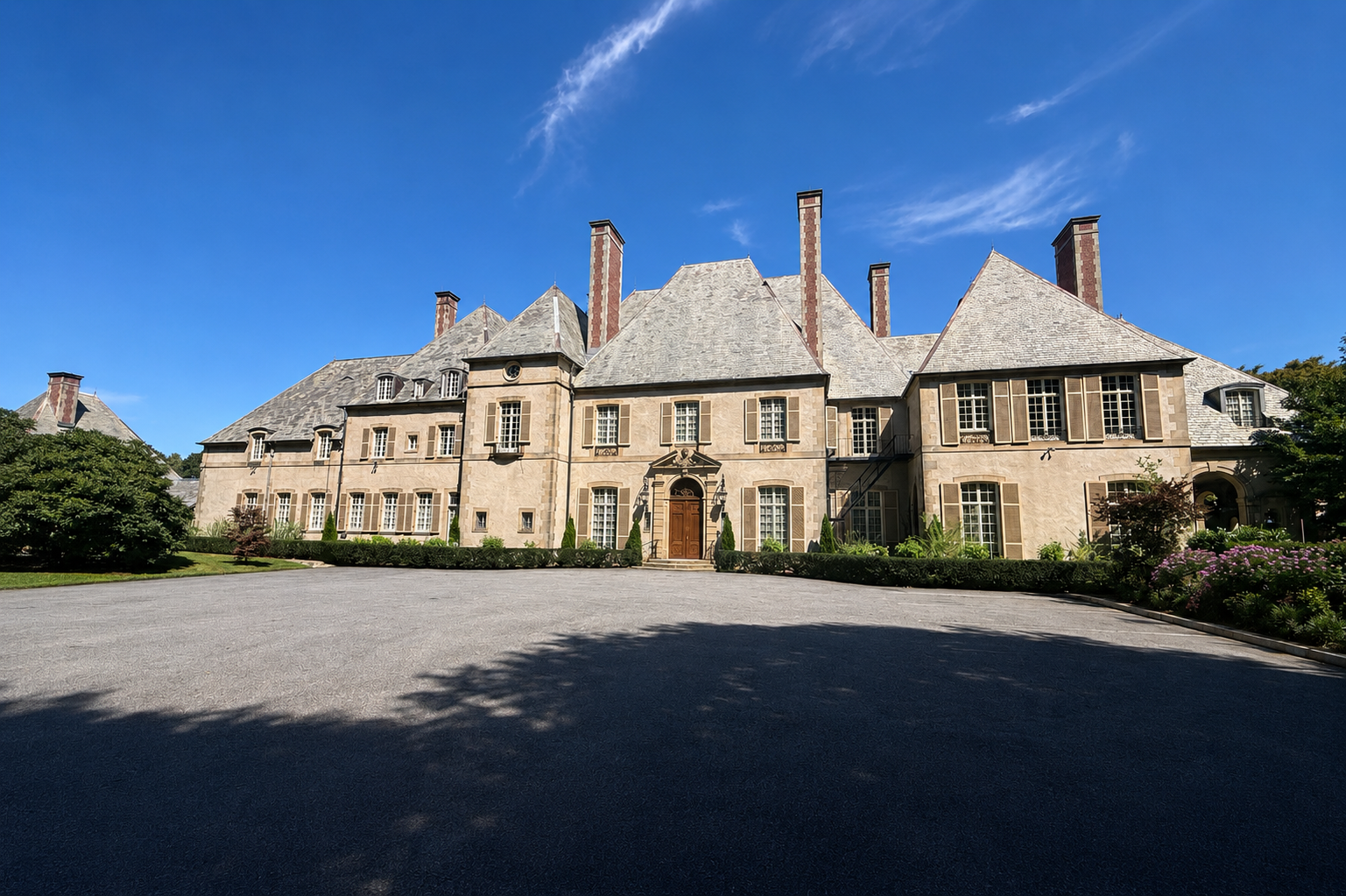 Front of Glen Manor House